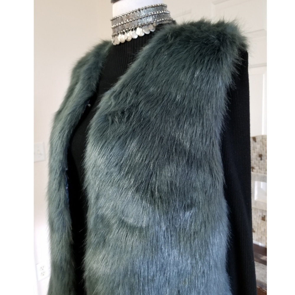 🆕️⬇️Laundry by Design Mint Green Faux Fur Vest - Picture 3 of 8